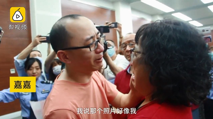 兒2歲被抱走！堅強媽媽「尋子32年辛酸無人知」連老公都放棄　重逢激動喊「這次是真的」淚崩：不敢再放手
