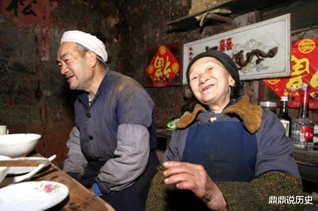  曠世之戀！19歲少年攜29歲寡婦私奔「隱居深山50年」養大7個孩子　為愛徒手鑿6208級「愛情的天梯」
