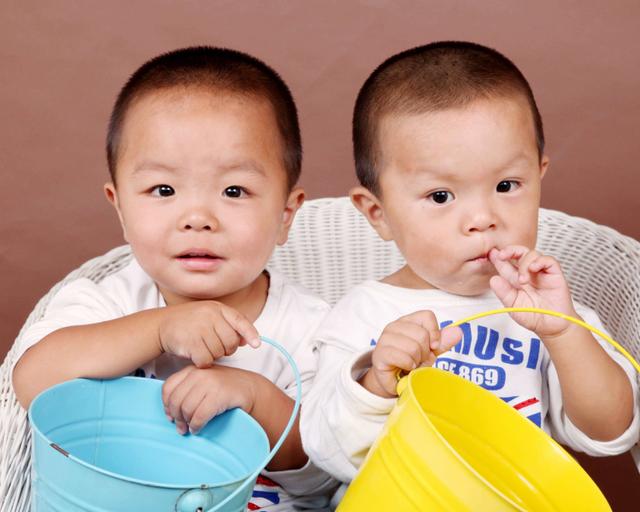 五官相似度100%！7歲男孩旅遊偶遇「相同的自己」    爸媽淚訴「當年下最痛心決定」超愧疚