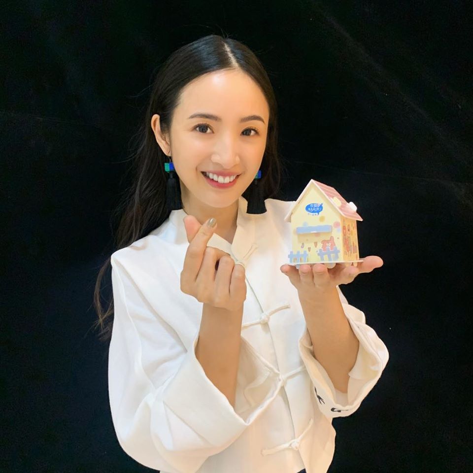 救破碎親情！林依晨曝「父親節特別大禮」網狂讚：人美心也美　「偷約爸解心結」鼓勵離異父母要放下