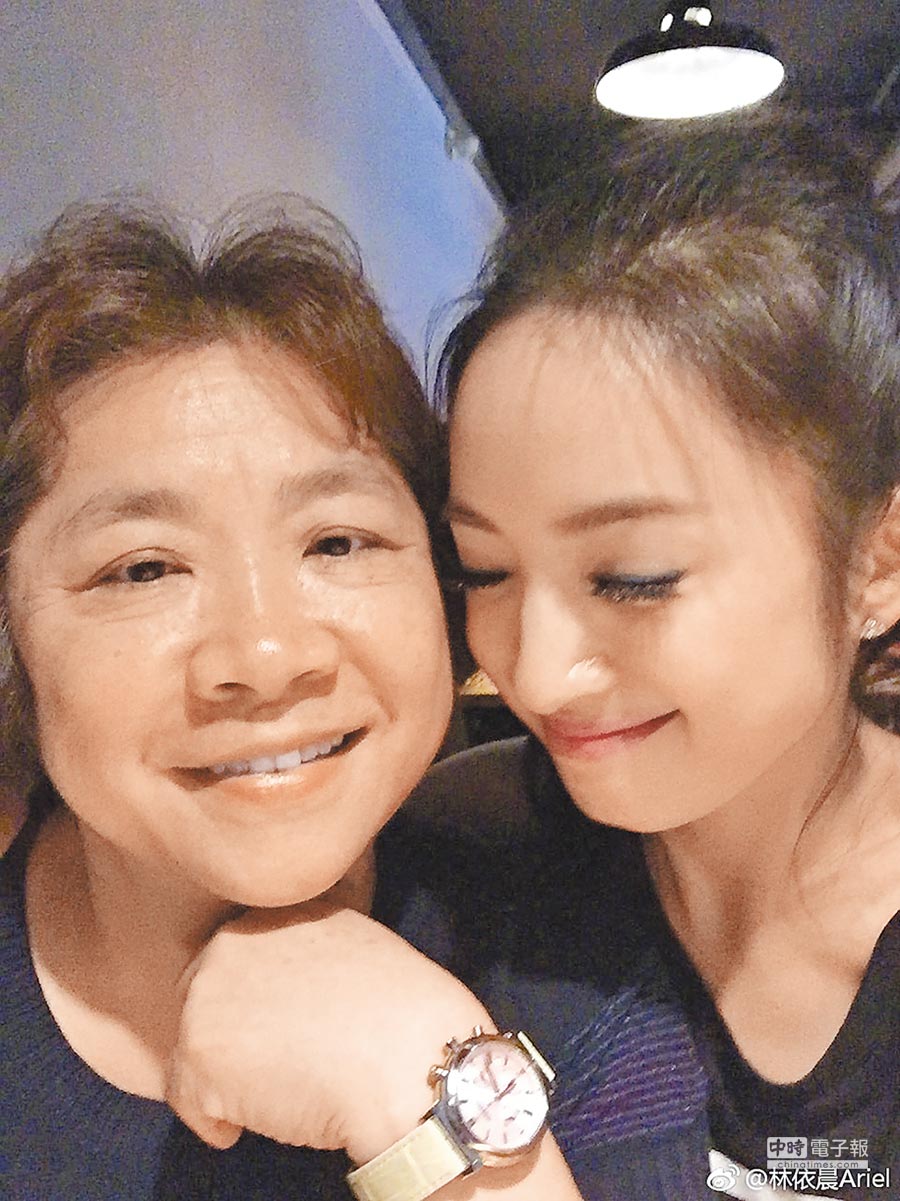 救破碎親情！林依晨曝「父親節特別大禮」網狂讚：人美心也美　「偷約爸解心結」鼓勵離異父母要放下
