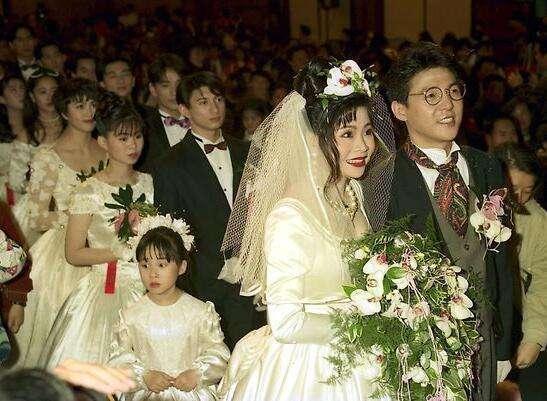 一生最愛2女人！姜育恆「25歲愛女近照曝光」清秀自信神似媽媽　結縭28年「向愛妻立墳前承諾」滿滿洋蔥