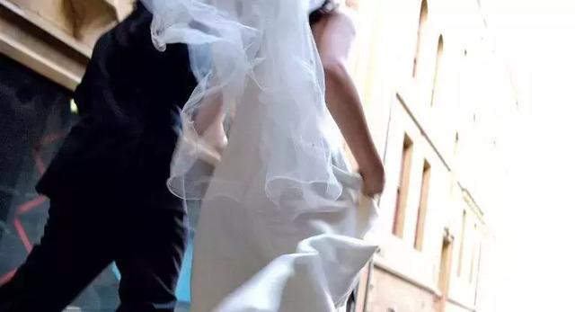 婚禮進行一半新娘落跑！新郎不喊停現場上演「換新娘」　替補女孩說一番話「全場傻眼」
