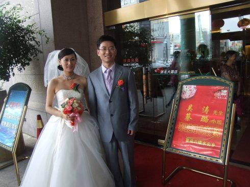 婚禮進行一半新娘落跑！新郎不喊停現場上演「換新娘」　替補女孩說一番話「全場傻眼」