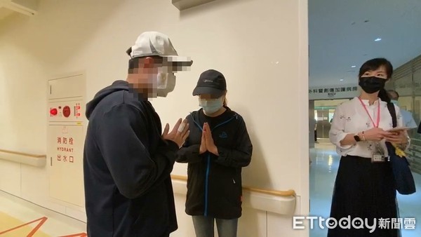 無照帶走21歲警！少年二度到院「磕頭下跪求原諒」　淚喊將來「願意代替行孝」家屬出面了