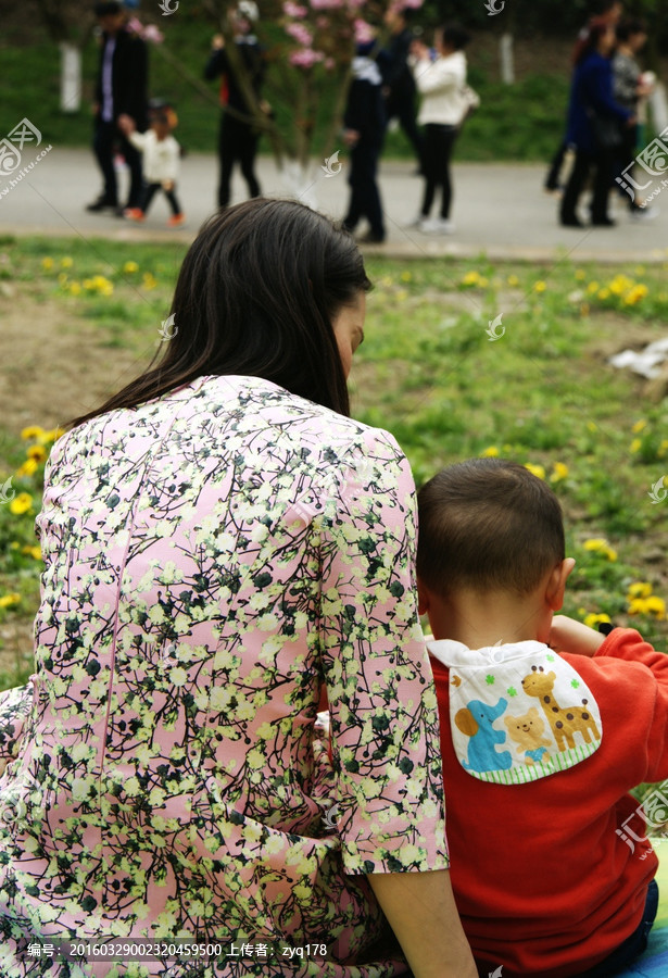 父親節爸爸缺席！單親媽發文抱怨「老公忘了回家」　「原因藏超大洋蔥」忍淚喊：孩子還記得你
