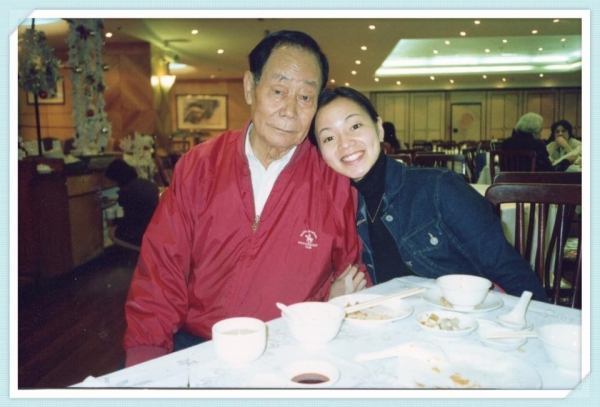 和爸爸相差50歲！阿雅曝光「和慈父合照滿滿洋蔥」淚憶：他的愛一直在　「獨特方式緬懷爸爸」堅持茹素至今
