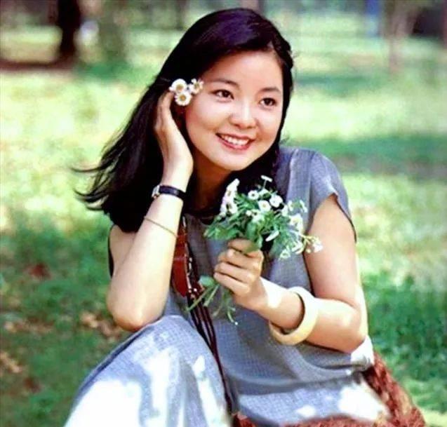 與安穩歲月無緣！鄧麗君情路坎坷「5段情3度錯過婚紗」兩男友驟逝　普通人幸福「竟比登天還難」令人心疼