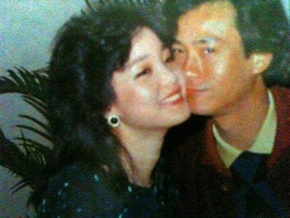 與安穩歲月無緣！鄧麗君情路坎坷「5段情3度錯過婚紗」兩男友驟逝　普通人幸福「竟比登天還難」令人心疼