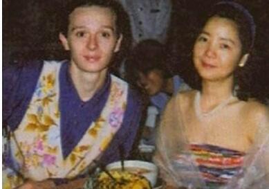 與安穩歲月無緣！鄧麗君情路坎坷「5段情3度錯過婚紗」兩男友驟逝　普通人幸福「竟比登天還難」令人心疼