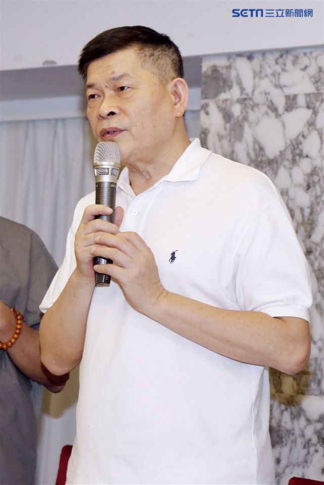 情義相挺！許效舜不忍「澎恰恰獨扛壓力」哽咽：他生病了　「深夜傳訊內容好揪心」低頭替友求情