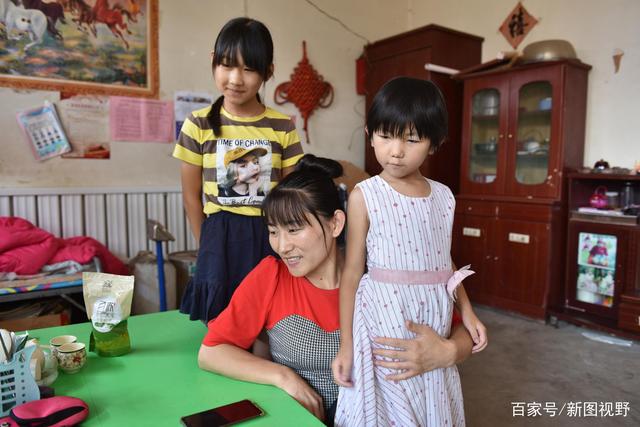 漂亮女孩爬行34年！「嫁大22歲丈夫」生兩女兒　從不怨恨「感恩身邊的一切」積極傳遞正能量