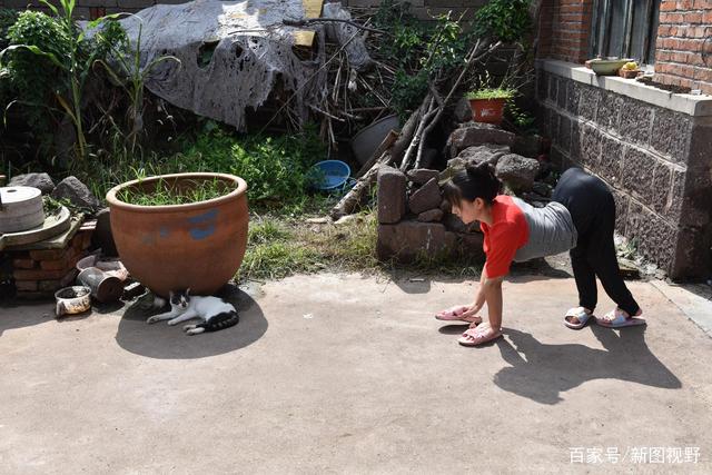 漂亮女孩爬行34年！「嫁大22歲丈夫」生兩女兒　從不怨恨「感恩身邊的一切」積極傳遞正能量