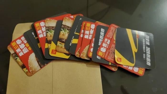 滿滿父愛！運將爸留下信封「打開全是麥當勞券」　她驚「你去拜託人家嗎」知道真相哭了：有爸爸真好