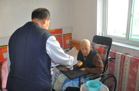 太偏心！老父臨終給不孝弟弟20萬「孝順哥哥一張紙」 　五年後弟卻要給哥30萬「曝出老父的深謀遠慮」