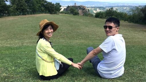離婚沒那麼嚴重！「婆婆」鍾欣凌談米可白夫妻「都是好人」　婚姻路不易「快樂最重要」：放手更自在