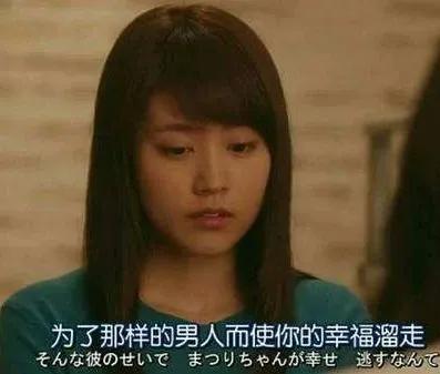 生子是兩人的事！丈夫坐著玩遊戲「孕婦站著排隊」自認有陪伴　保全看不下去「別連自己老婆都不讓座」