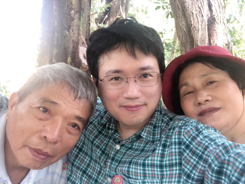 希望沒讓你丟臉！江坤俊「上醫學院開心不起來」：怕學費太貴　父親扛下所有苦「霸氣回應」養出名醫