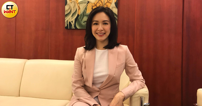 自己當老闆！蔡依珊頂碩士學歷「當10年全職媽」終等孩子大了　笑曝管員工「和管老公一樣」：別想改變他