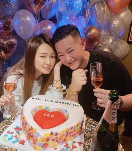 結婚2個月！丫頭月入百萬「嫁入警政世家」狂放閃　坦言「公公有找她談過」：又不是見不得人