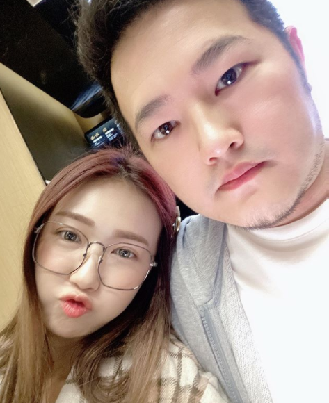 結婚2個月！丫頭月入百萬「嫁入警政世家」狂放閃　坦言「公公有找她談過」：又不是見不得人