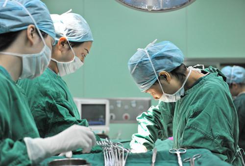 龍鳳胎喜訊變悲劇！護士多嘴遭開除 醫護界籲：謹言慎行