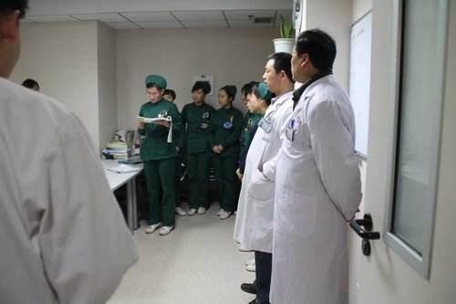 孕媽生出龍鳳胎！護士激動報喜「卻被醫院開除」 　不開除「根本沒辦法交代」醫生：活該你多嘴！