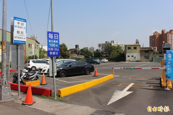私人車格被占用！自己卻要「花錢找停車場」越想越不甘心　貼告示單「反被罰2000」嘆：我才是苦主耶