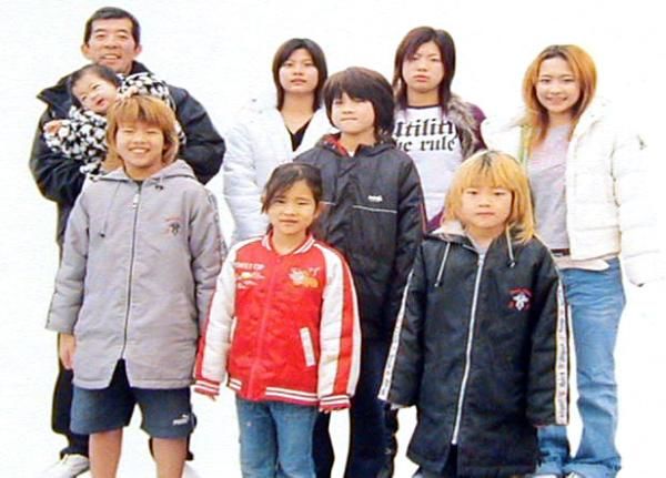 一家10口！二女兒自曝「孩子是爸爸的種」14歲就懷孕了　忍5年才逃離「獨自養大孩子」：上天何時能眷顧我
