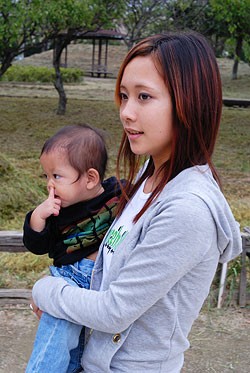 一家10口！二女兒自曝「孩子是爸爸的種」14歲就懷孕了　忍5年才逃離「獨自養大孩子」：上天何時能眷顧我