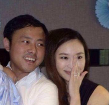 離豪門就差一步！吳佩慈百億男友「公司股票被退光」欠上億債　為對方生4子「最後連自己都賠上」