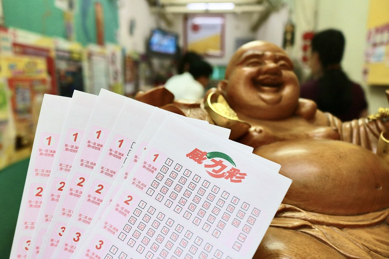 抱走15億頭獎！30歲護理師「老公是清潔隊司機」　老闆證實「離職回老家了」：用這筆錢幫更多人