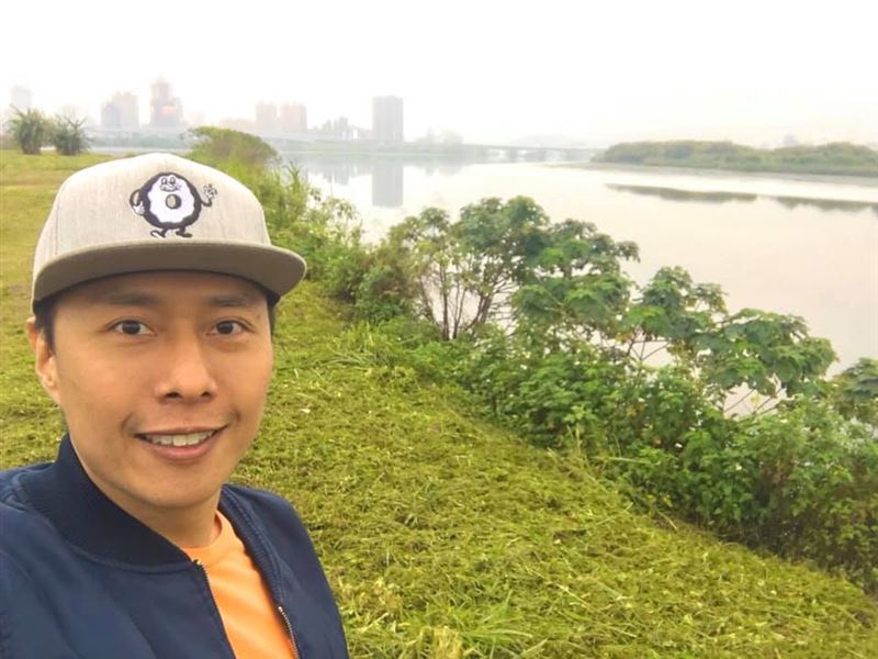 台灣醫療好棒！愛台男星「首用健保卡」高喊：連看病都幸福　「大讚與眾不同之處」感動激推