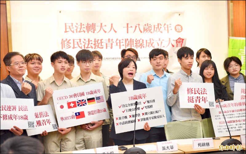 免爸媽同意！行政院今修法「滿18歲能自主結婚」掀兩派論戰　父母憂延伸出問題：「孩子才高中欸」
