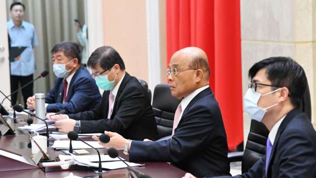 免爸媽同意！行政院今修法「滿18歲能自主結婚」掀兩派論戰　父母憂延伸出問題：「孩子才高中欸」