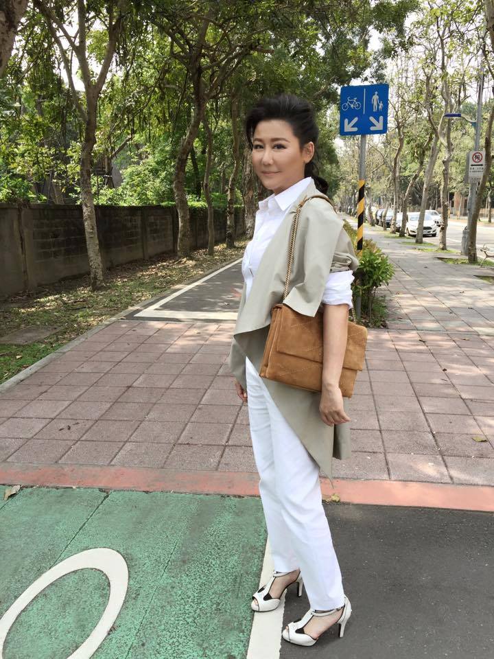 藍心湄：「自己就是豪門」！「花10年替父還3千萬」擺脫困境翻轉　「靠自己身價破15億」笑談：最大財富是員工