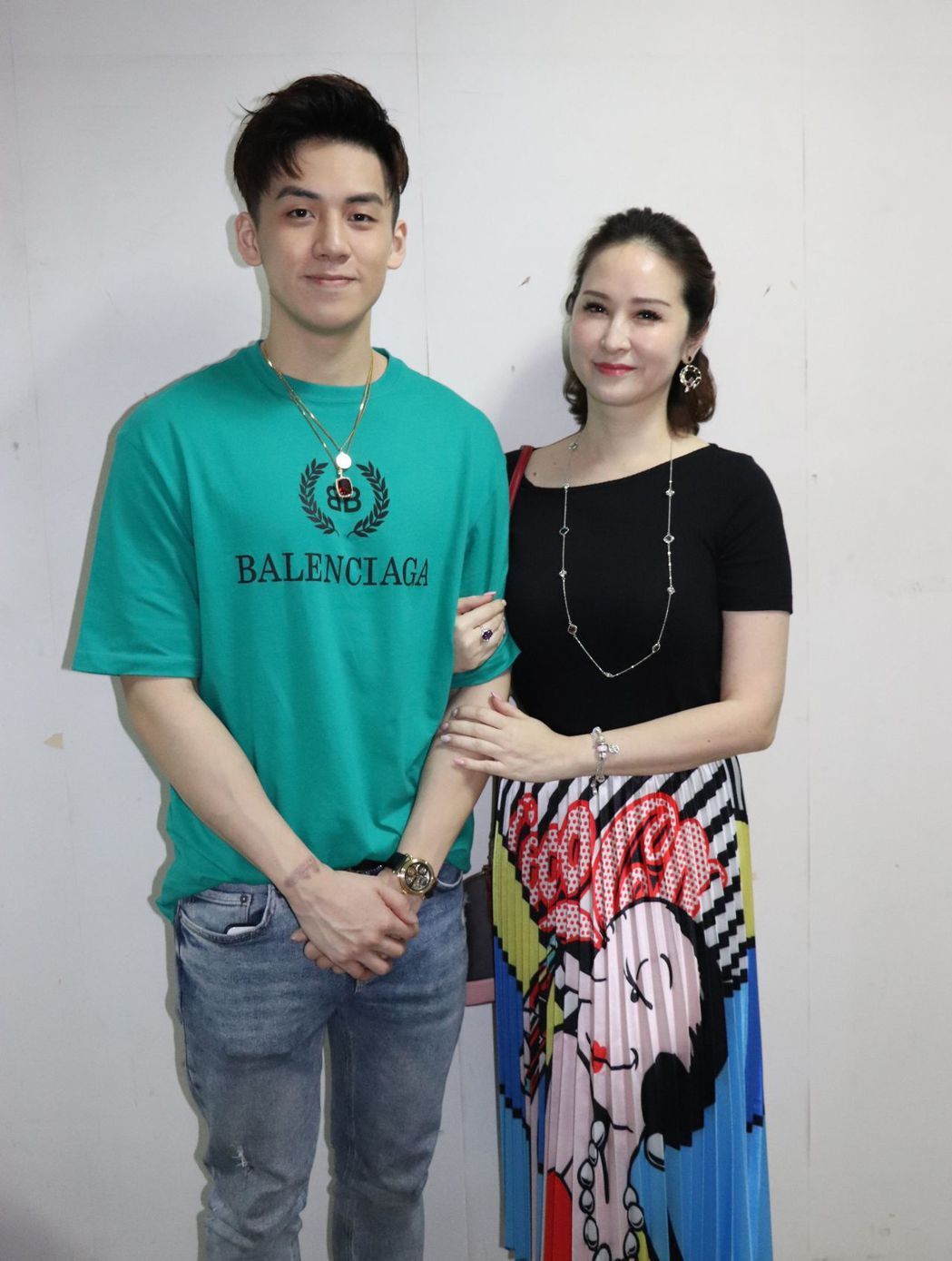 換我養您！寶弟赴陸發展「幫媽媽分擔家計」有錢就匯回家　笑談金友莊「與機長叔叔穩交1年」曝超暖心聲