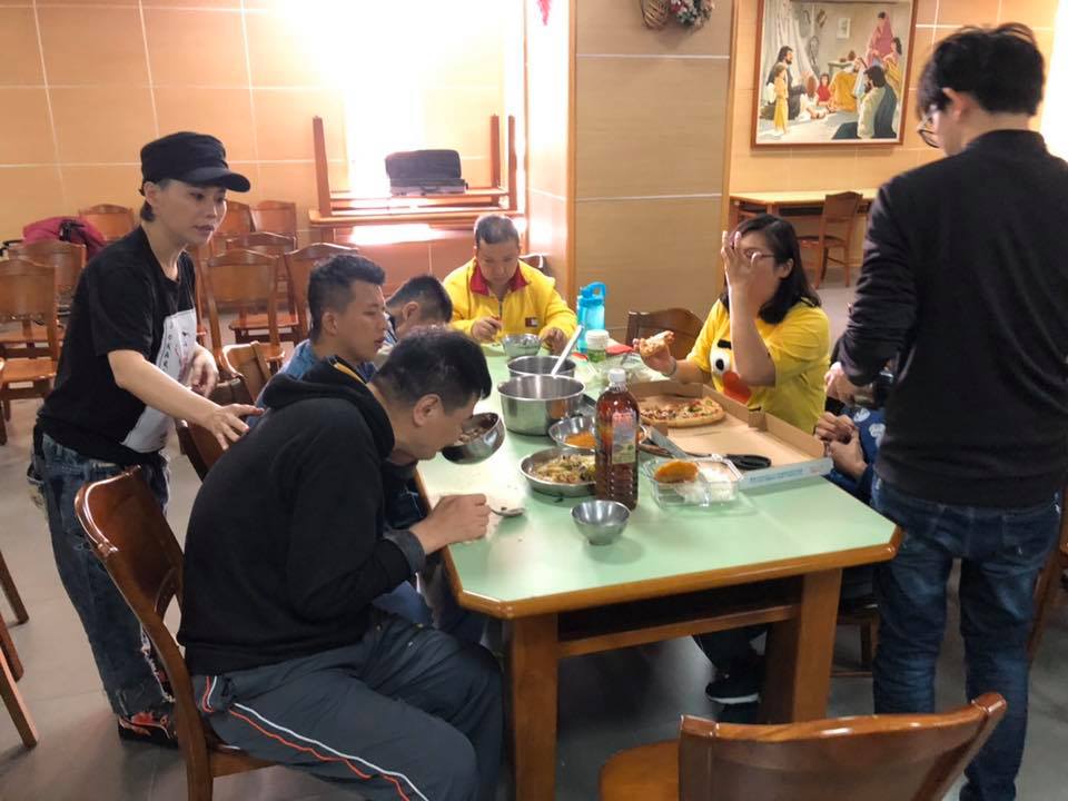從沒為自己活！詹雅雯「20歲出道扛家計」四處奔波終於還完債　「茹素20年」不再執著：不捨爸爸一人吃飯