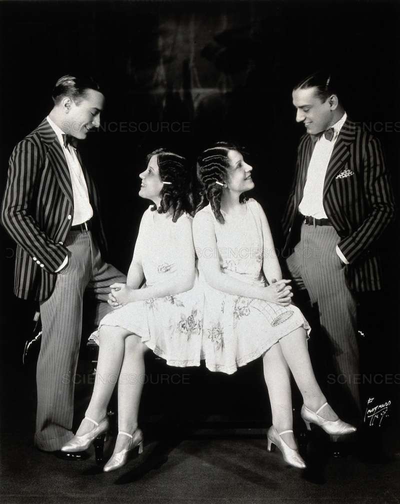 手腳沒共用！《驕女》演員被念「連體亂演」委屈落淚　真實連體姊妹「愛上有婦之夫」感情路讓人不捨