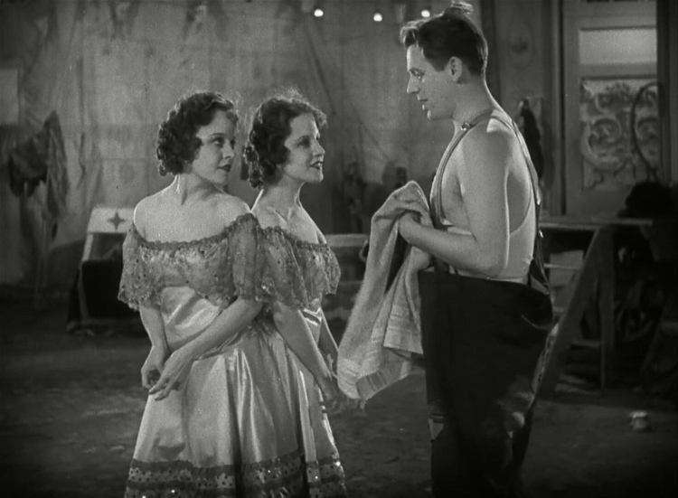 手腳沒共用！《驕女》演員被念「連體亂演」委屈落淚　真實連體姊妹「愛上有婦之夫」感情路讓人不捨