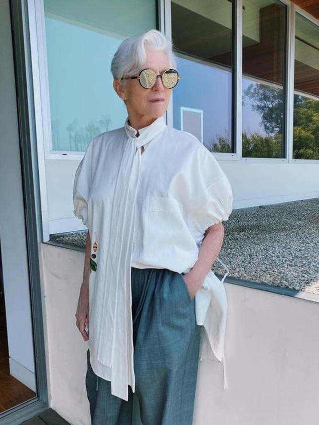 世界最美阿嬤！特特斯拉CEO媽媽「72歲稱霸名模界」從不怕老去　「滿頭白髮氣質超美」穿搭爆紅全網