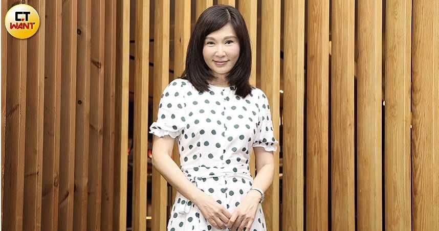 57歲玉女單身不婚！獨居「意外摔斷手」三餐靠1通電話解決　「感慨真的力不從心」怕無人幫推輪椅