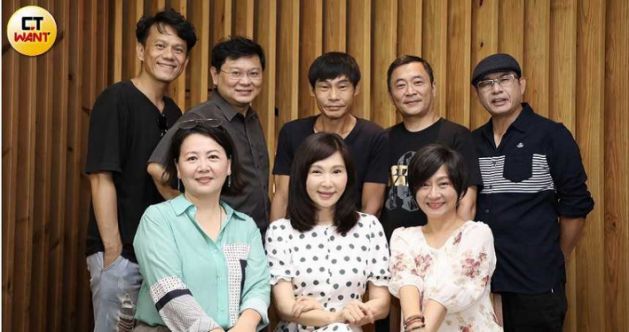 57歲玉女單身不婚！獨居「意外摔斷手」三餐靠1通電話解決　「感慨真的力不從心」怕無人幫推輪椅