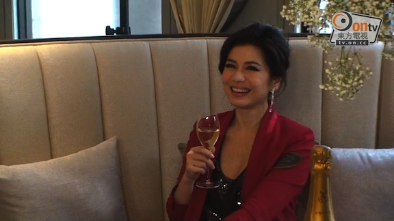 下半生靠自己！紅姑「身價破4億擁3房」生活卻樸實簡單　「最愛穿拖鞋逛市場」享受13年獨居