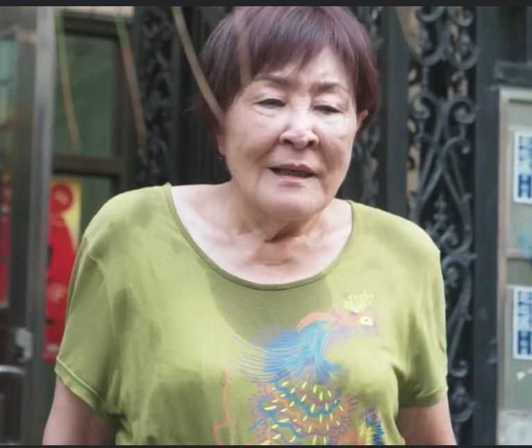 75歲重新站起來！群星會歌后「行動不便20年」靠領低收補助　好友相伴治療「往下一看雙腳」她激動：好像在作夢