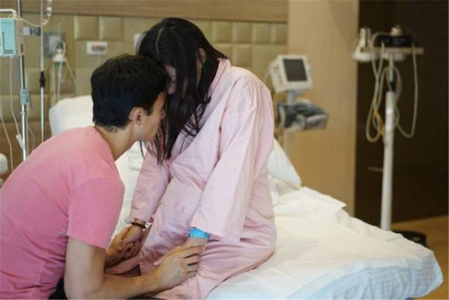 奇葩老公！夫堅持陪產「過程中突然倒下」　產婦生到一半喊「先救我老公」得知真相好氣又好笑