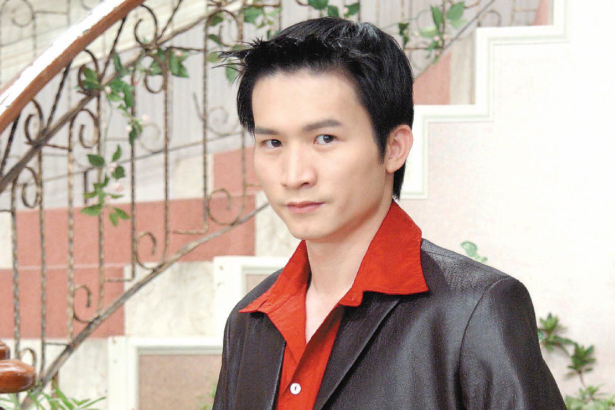 為妻小站起來！秦楊「投資失利1億全沒」賣透天厝租屋過活　對太太甜喊「你老公不會倒」感謝從沒埋怨他