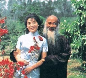 連娶4位夫人！「把8個子女留給原配撫養」 自己和「小30歲小妾遠走高飛」 晚年悔之晚矣