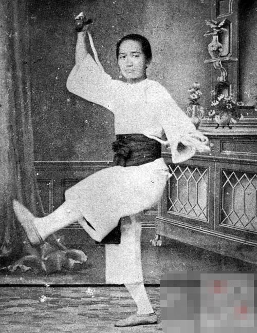 十三姨原型！她性格太強悍無人敢娶「嫁給54歲黃飛鴻」　 丈夫走後「守寡57年無兒無女」 卻締造傳奇一生