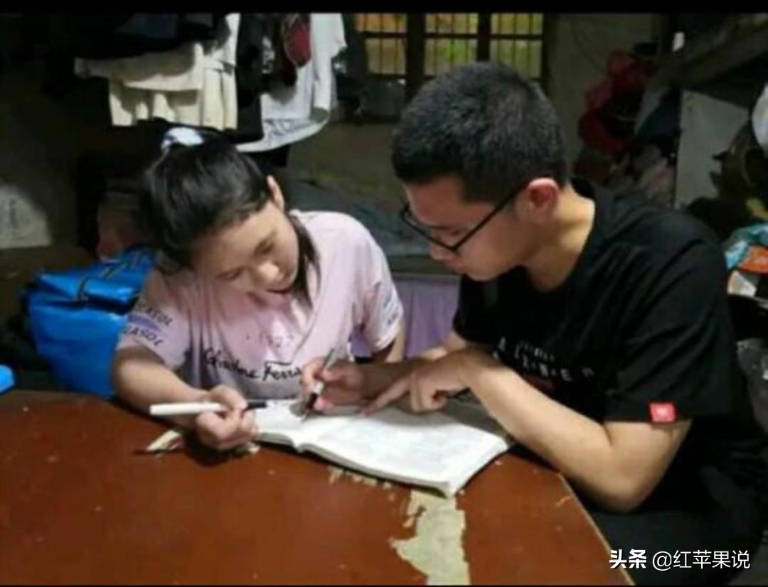 不畏艱難也要學習！清寒學生家裡沒網路「天天到頂樓借WiFi上課」 　無畏冷風苦讀「成果出爐改變命運」